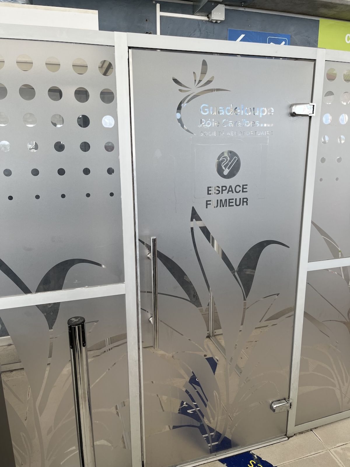 espace-fumeur-aeroport-guadeloupe-syclop