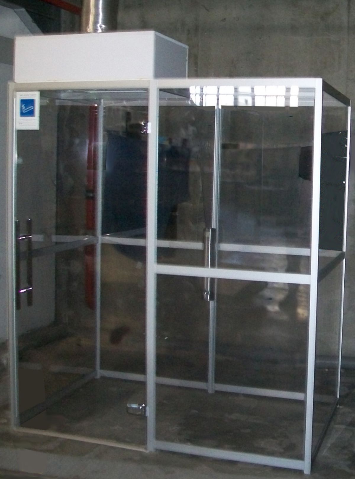 cabine-fumeurs-prison-nimes