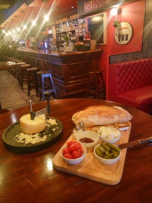 sister-pub-chantemerle