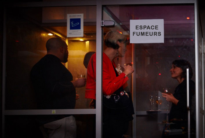 syclop-fumeurs-dans-bar